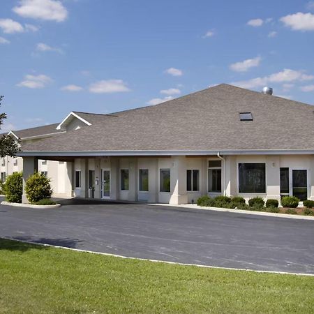 Lakewood Inn & Suites Dowagiac Exterior photo